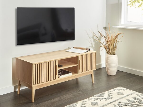 TV stolík svetlé drevo MDF nohy z borovicového dreva 2 skrinky 2 police úložný priestor škandinávsky moderný štýl obývacia izba spálňa