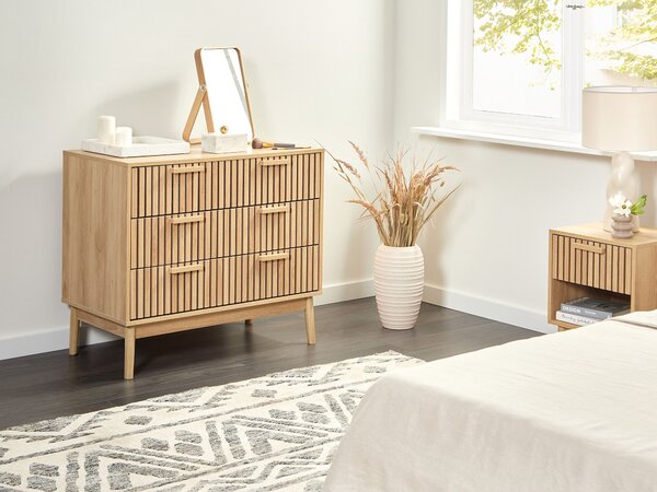 Komoda svetlé drevo MDF nohy z borovicového dreva 3 zásuvky úložný priestor škandinávsky moderný štýl predsieň spálňa