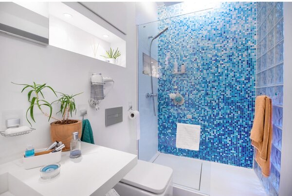 Samodržiaci kúpeľňový vešiak na uteráky Compactor Towel