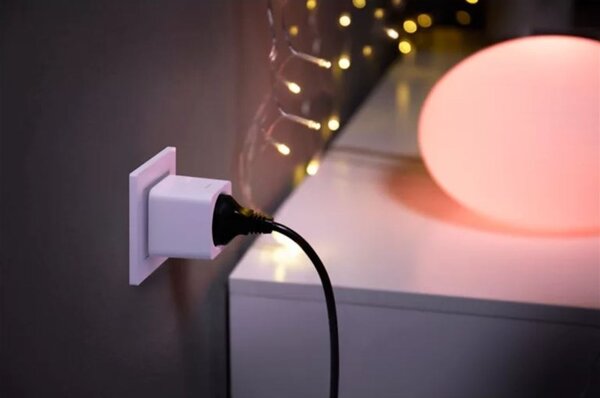 Zásuvka (bez uzemňov. kolíka) biela Philips HUE Smart Plug EU (typ F) 8720169258341 balenie 3 ks