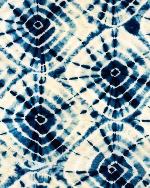 MINDTHEGAP Shibori Swirls - tapeta