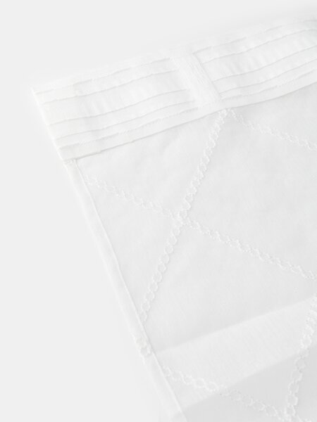 Sinsay - Polopriehľadná záclona na riasiacej páske s geometrickou výšivkou - biela