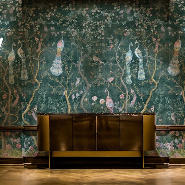 VLADILA Peacock Chinoiserie In Emerald - tapeta