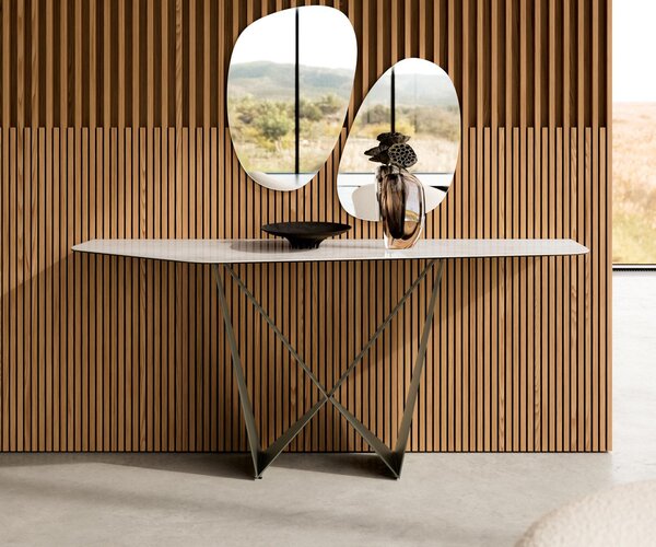 DELIFE Konzolový stolík Edge polygonálny 180×50 cm keramika onyx šampanské Spios kov titánová farba efekt