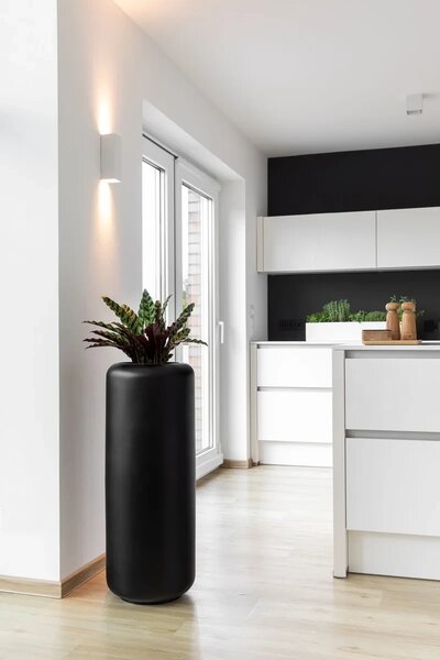 Okrúhly kvetináč MERA, sklolaminát, výška 90 cm, čierna