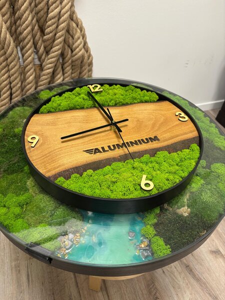 Machové hodiny s gravírovaným logom Veľkosť rámu: 40cm