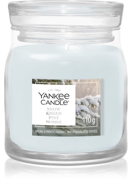Yankee Candle Snow Kissed Pine vonná sviečka Signature 110 g
