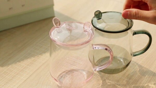 TYGLASS Termopohár s viečkom a uškom 400ml - transparent black