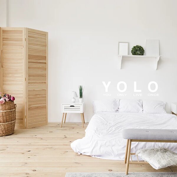 Sablio Samolepka na stenu: nápis YOLO - 60x16 cm