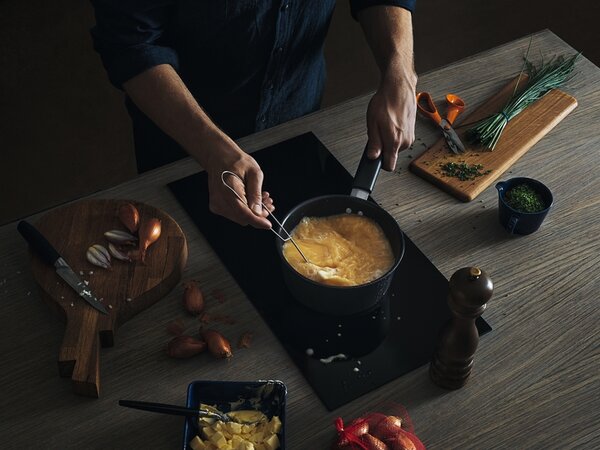 Fiskars Rajnica Hard Face 1,8 l s pokrievkou