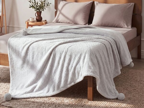 Deka svetlosivá polyester 150 x 200 cm bez vzoru jednofarebná s brmbolcami prikrývka moderný štýl doplnky obývačka spálňa