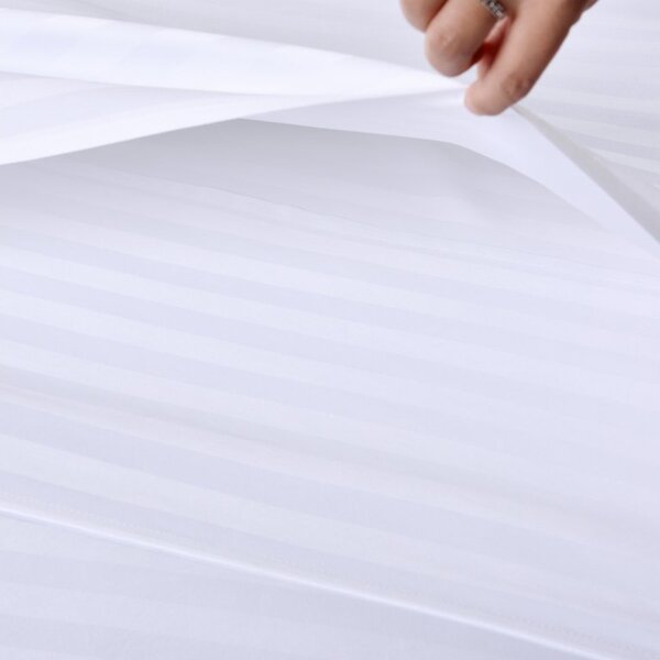 Hotelové obliečky z mikrovlákna JASMINE biele - prúžok 2 cm Rozmer obliečky: 70 x 90 cm | 140 x 220 cm
