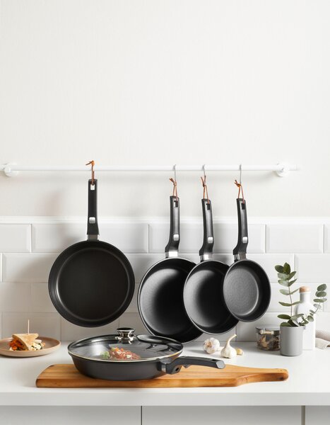 PANVICA NA SMAŽENIE nepriľnavý povrch ILAG® 28 cm Homeware Profession. - Panvice na vyprážanie
